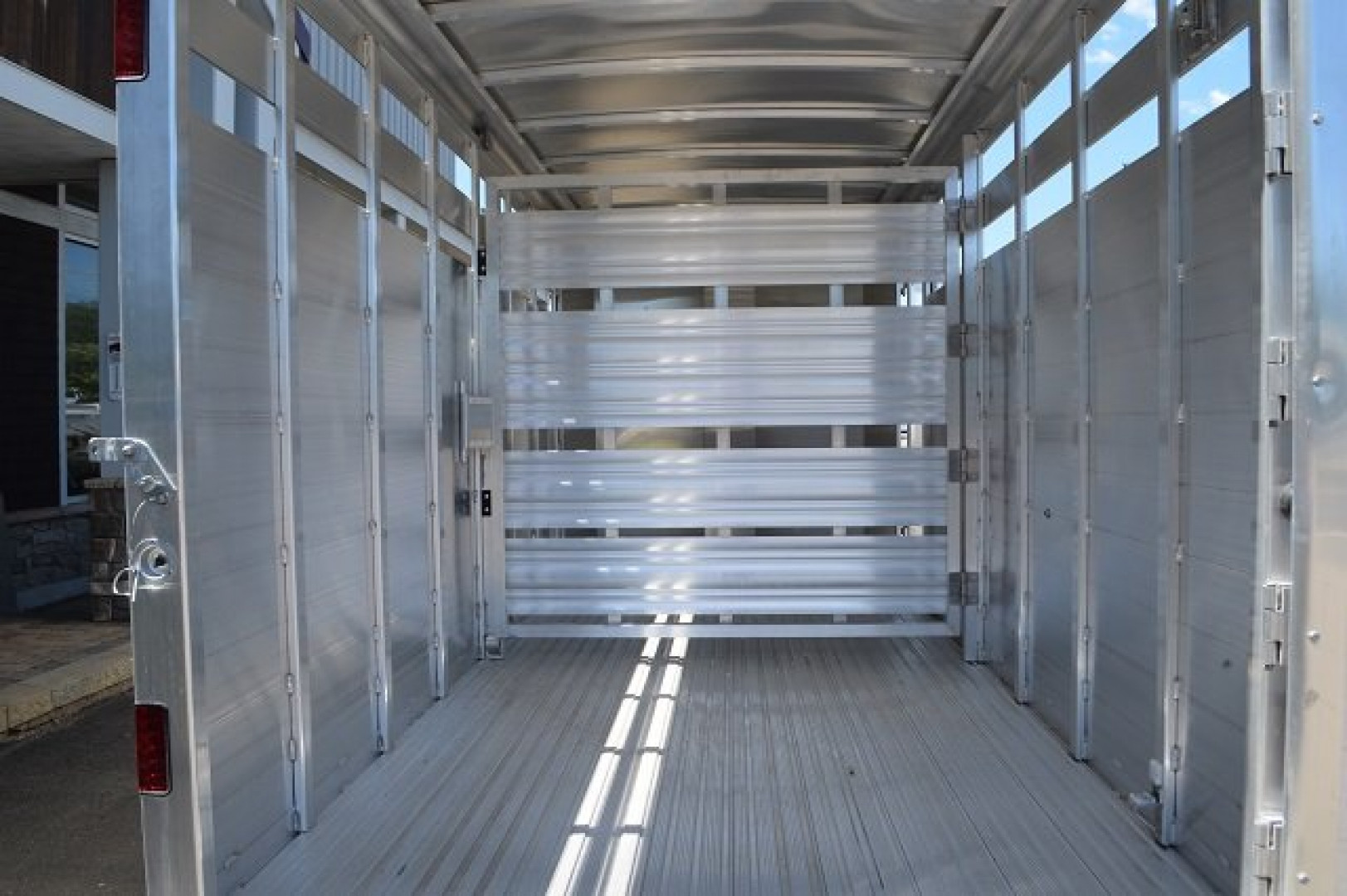 New FEATHERLITE 6’7″ X 16′ LIVESTOCK BUMPER PULL TRAILER