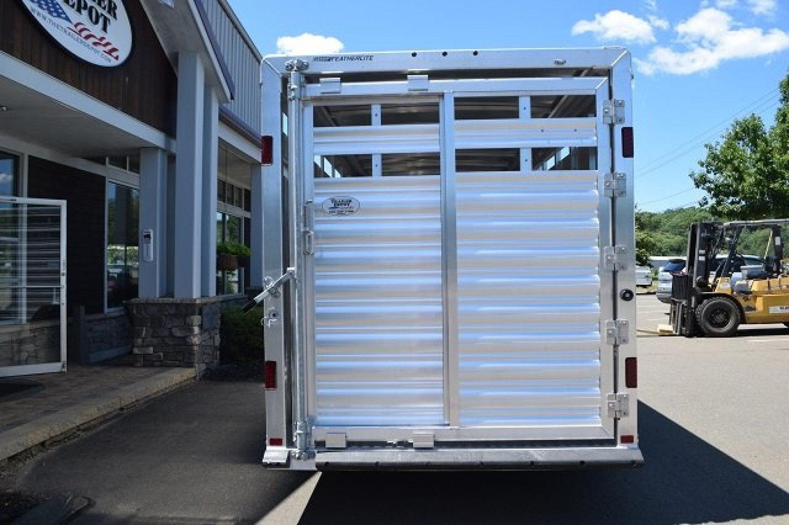 New FEATHERLITE 6’7″ X 16′ LIVESTOCK BUMPER PULL TRAILER