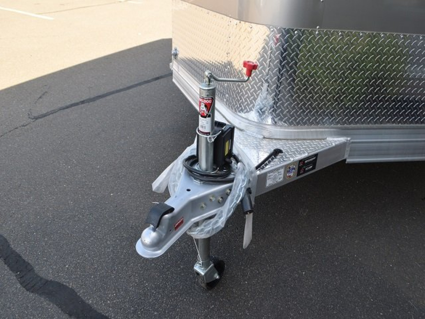 New FEATHERLITE 2-HORSE STRAIGHT LOAD WITH DRESSING ROOM