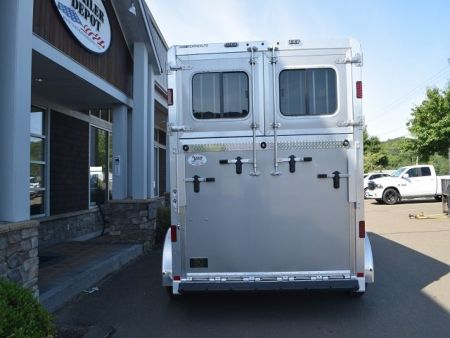New FEATHERLITE 2-HORSE STRAIGHT LOAD WITH DRESSING ROOM