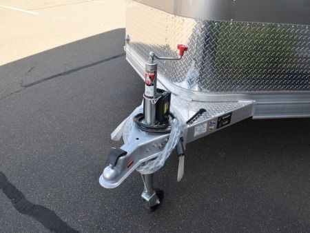 New FEATHERLITE 2-HORSE STRAIGHT LOAD WITH DRESSING ROOM