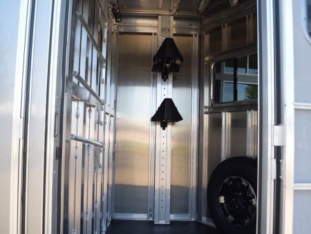 New FEATHERLITE 2-HORSE STRAIGHT LOAD WITH DRESSING ROOM