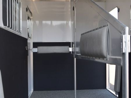New FEATHERLITE 2-HORSE STRAIGHT LOAD WITH DRESSING ROOM