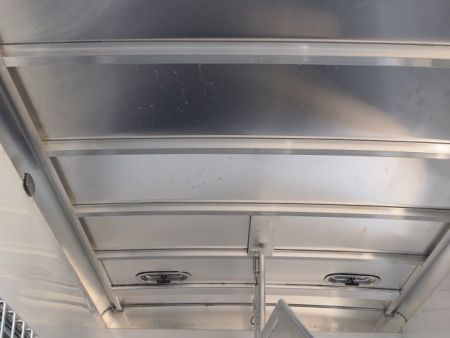 New FEATHERLITE 2-HORSE STRAIGHT LOAD WITH DRESSING ROOM