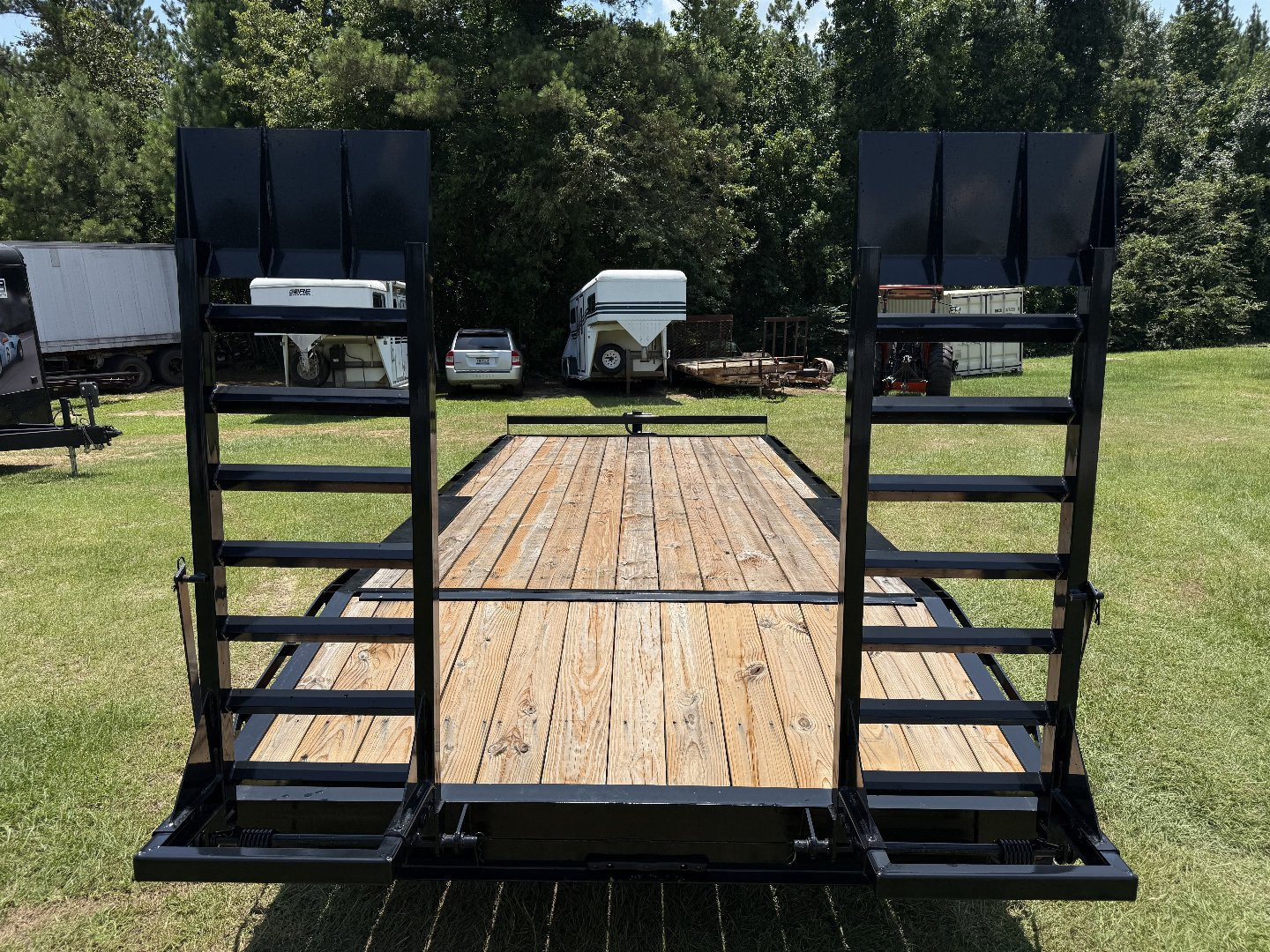 2027 8×20 Dovetail Trailer photo 4