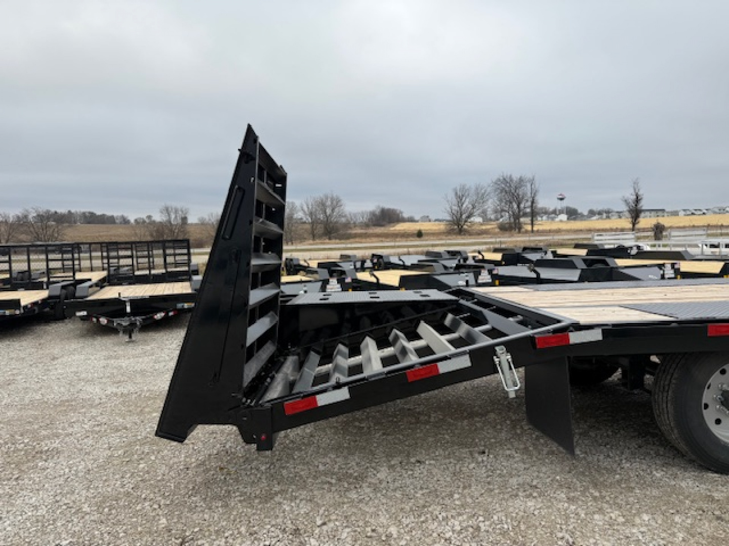 New 2026 H&H Black 102”x20’+5’ 22.5k HD Low Profile Dovetail Super Deluxe Ramps Deckover Trailer