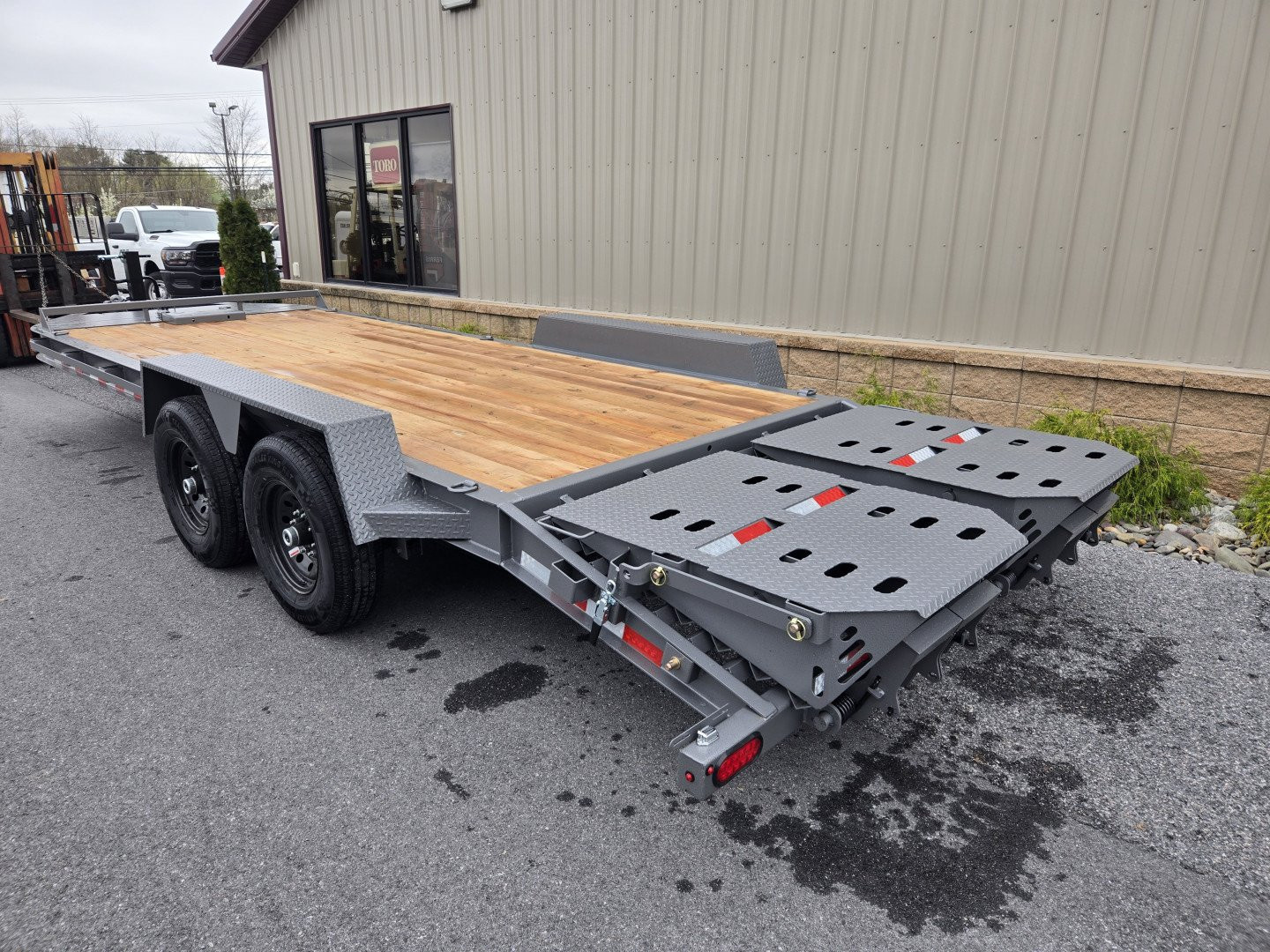 New 7 x 20 BWISE EF20-14-HD Equipment Trailer, 15.4K GVWR ***Hammertone Gray w/ I-Beam Frame, Full-Width Ramps, Winch Mount, 3' Self-Cleaning Dovetail