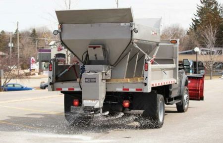 New Western Marauder 3.0 Cu. Yd. Spreader Extended Chute Conveyor