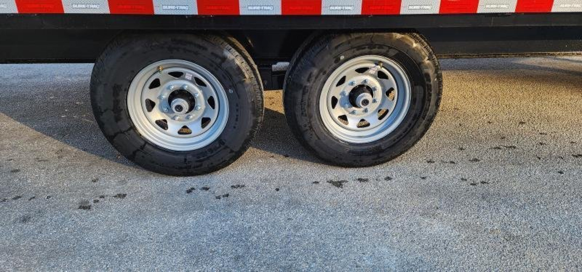 New 8.5 x 22 (18+4) Sure-Trac Deckover w/Beavertail Equipment Trailer 15k