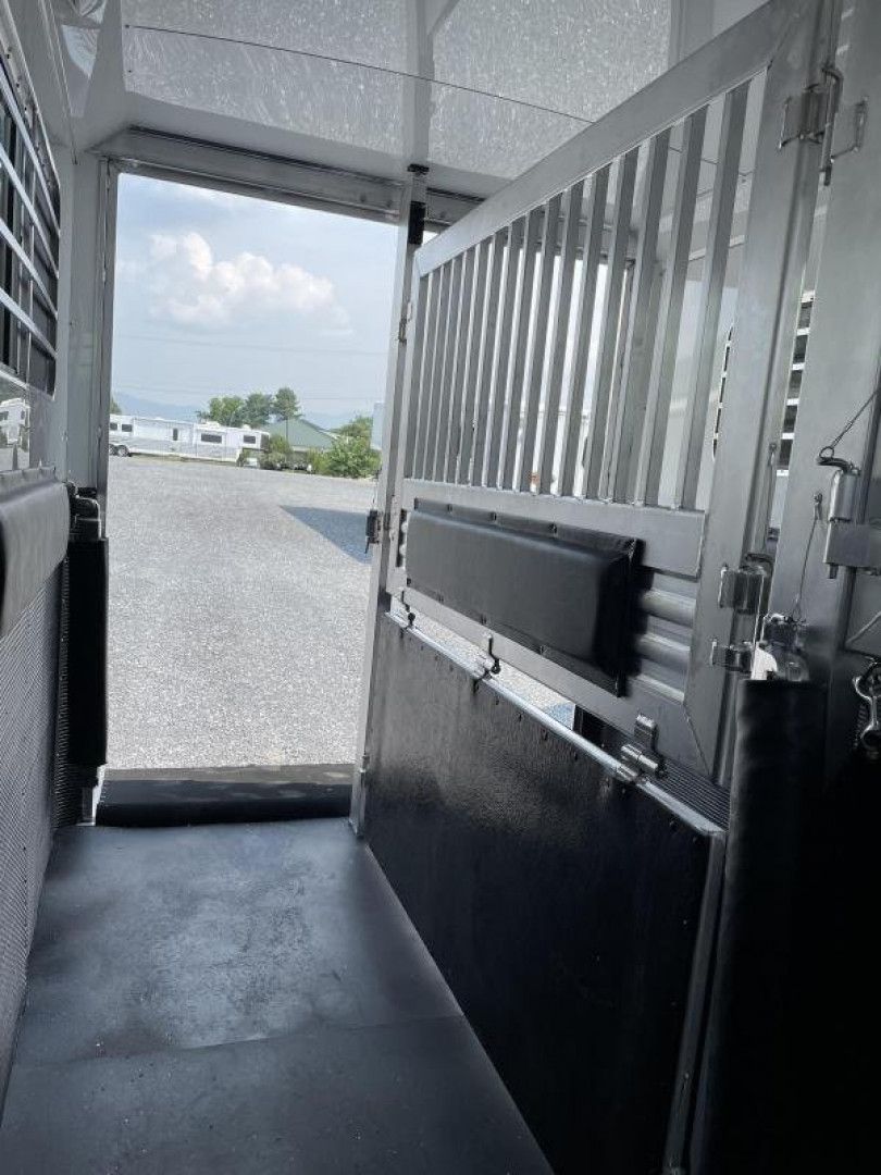 2022 Elite Trailers 4H photo 9