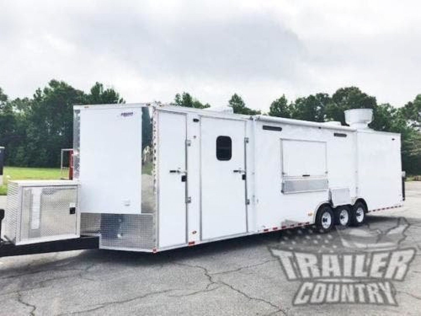 New 2026 NEW 8.5 X 32' V-nosed Enclosed FULLY LOADED MOBILE KITCHEN CONCESSION