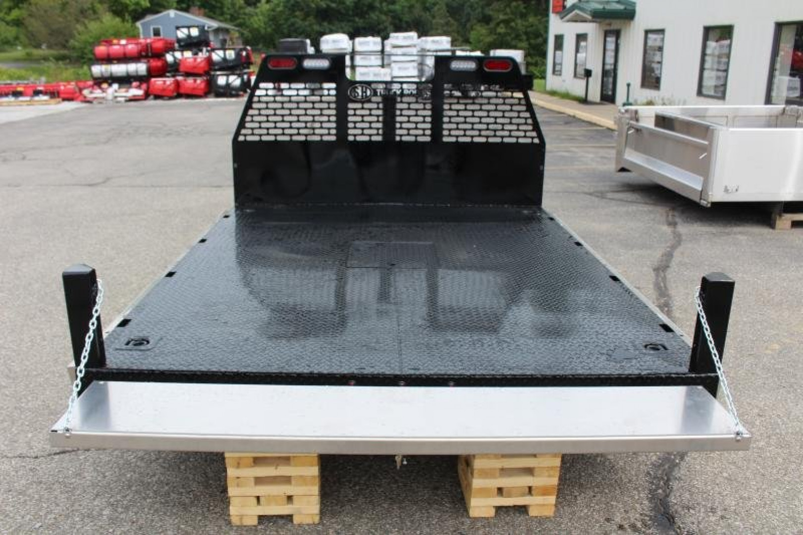 New 2024 SH Truck Bodies - Telescopic Hoist Dumping Flatbed - SRW Long Bed - FORD