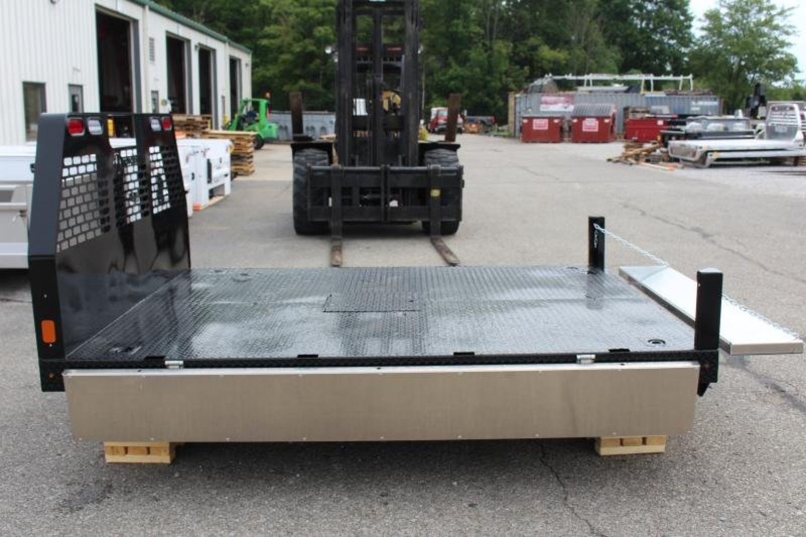 New 2024 SH Truck Bodies - Telescopic Hoist Dumping Flatbed - SRW Long Bed - FORD