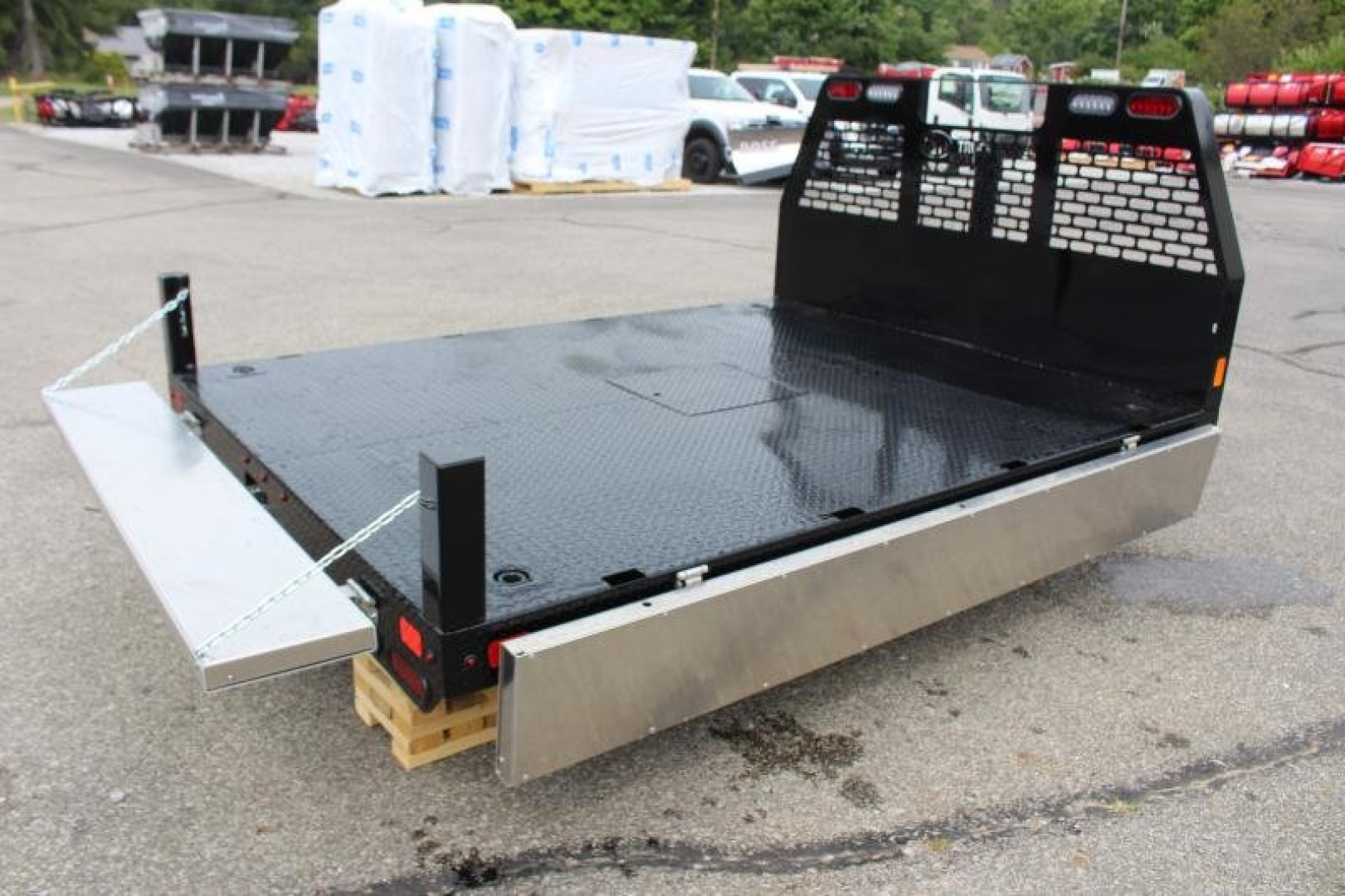 New 2024 SH Truck Bodies - Telescopic Hoist Dumping Flatbed - SRW Long Bed - FORD