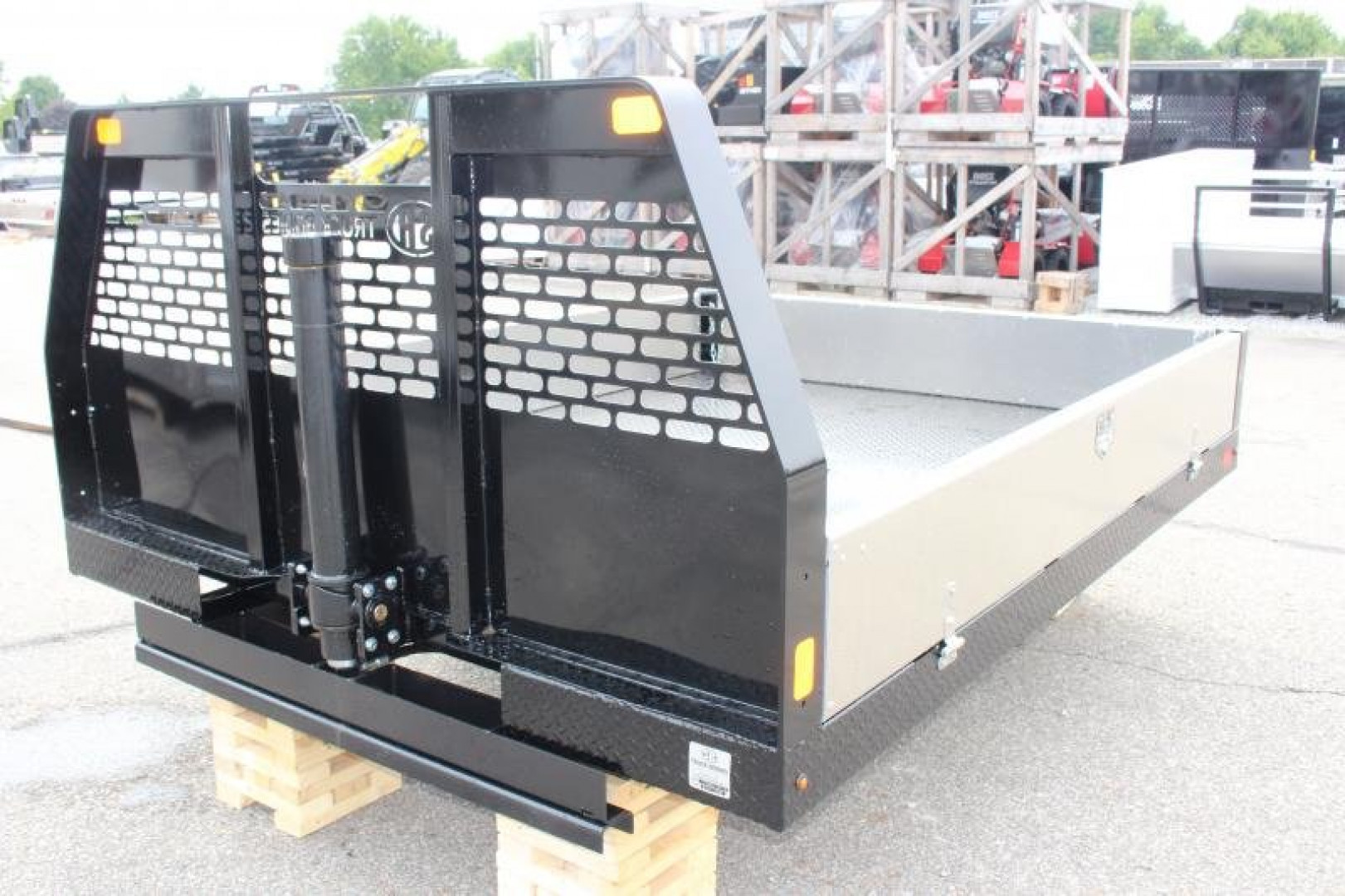 New 2024 SH Truck Bodies - Telescopic Hoist Dumping Flatbed - SRW Long Bed - FORD