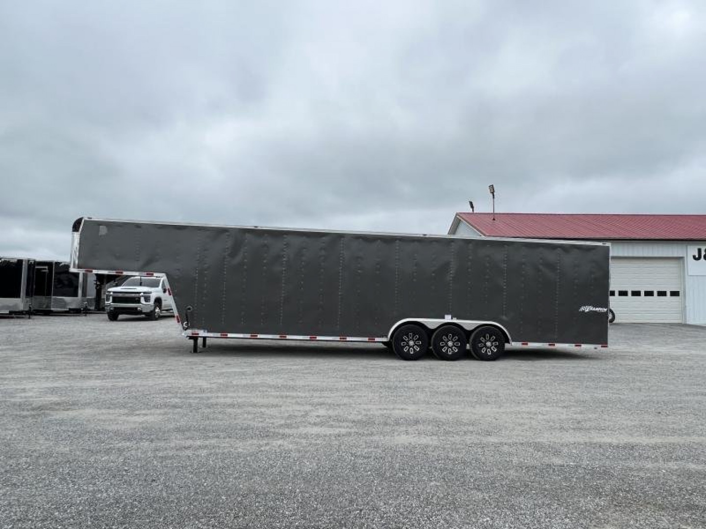 New 2027 Homesteader Trailer 8.5x38ft Champion Tri-Axle Gooseneck Enclosed Trailer Cargo / Enclosed Trailer