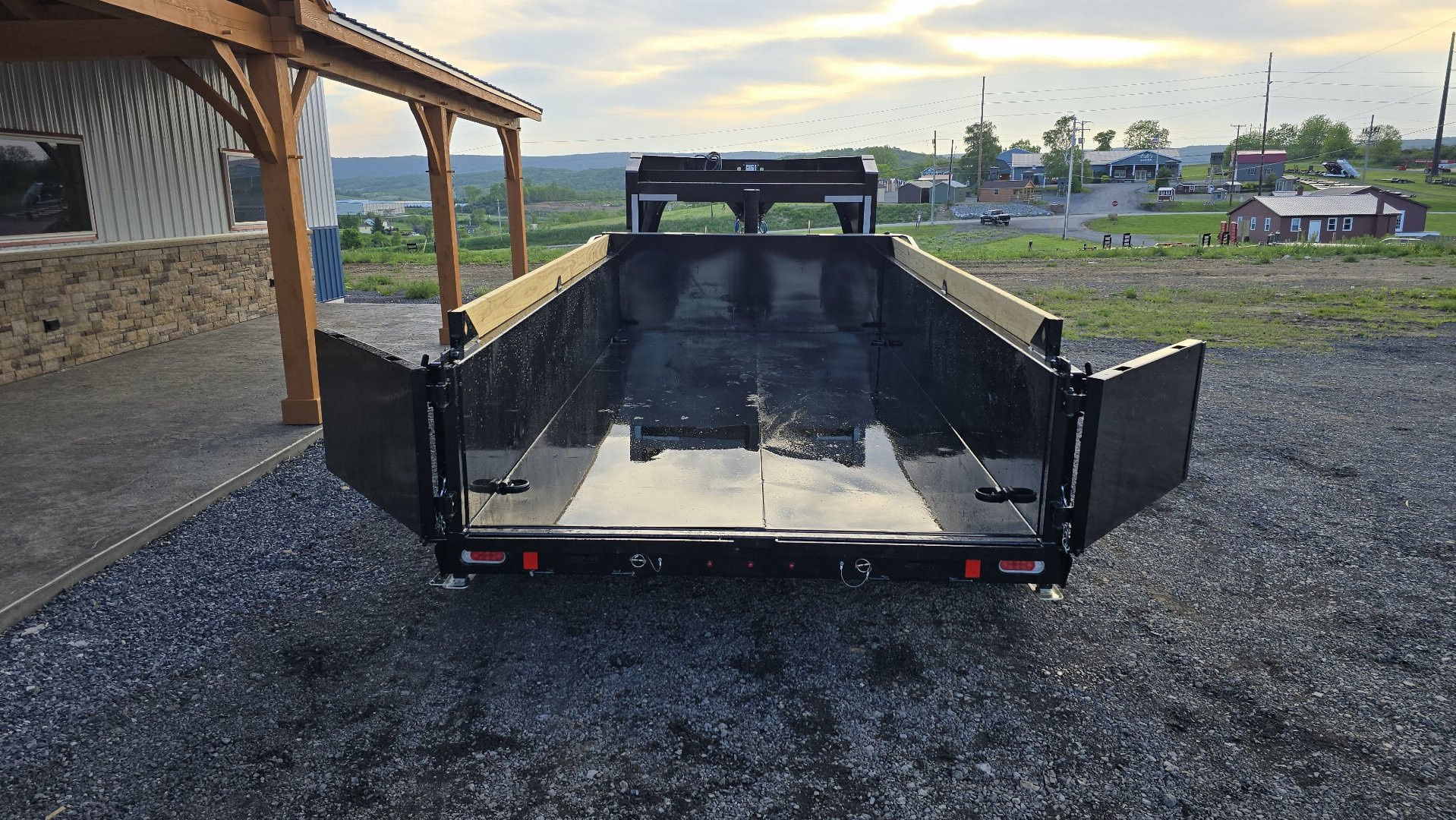New Diamond C GN Dump Trailer / 14.9K GVWR / 82"x14'