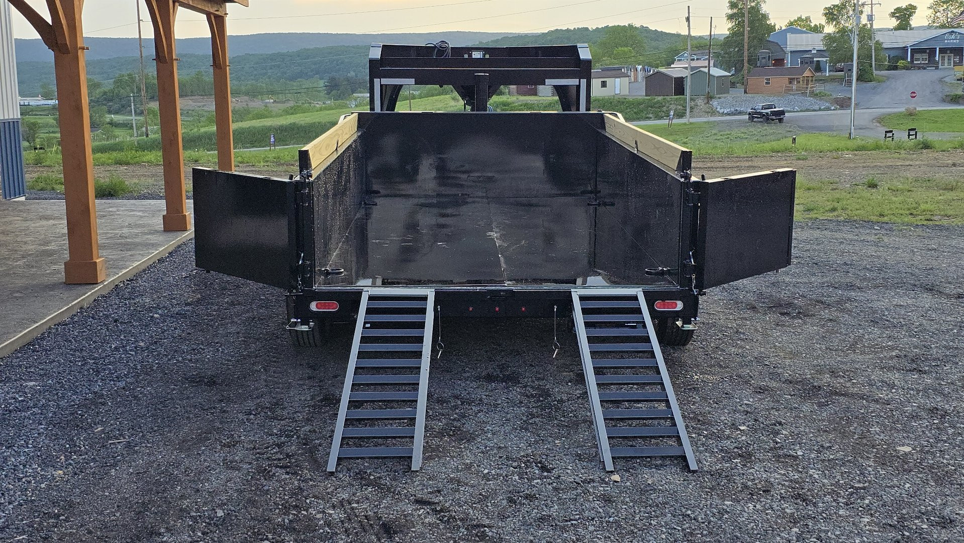 New Diamond C GN Dump Trailer / 14.9K GVWR / 82"x14'