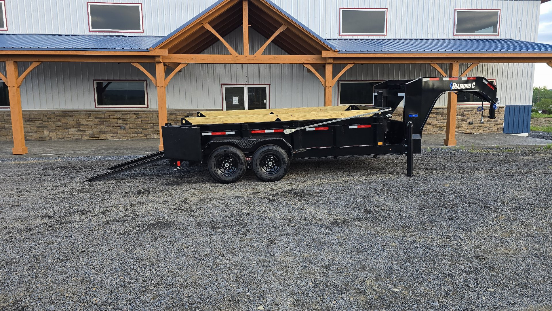 New Diamond C GN Dump Trailer / 14.9K GVWR / 82"x14'