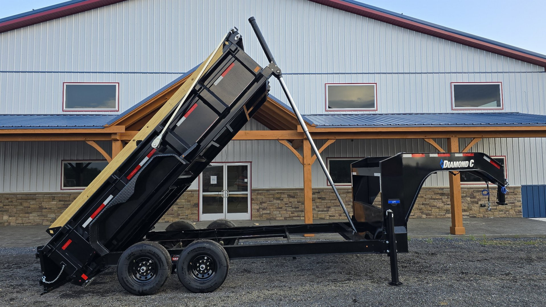 New Diamond C GN Dump Trailer / 14.9K GVWR / 82"x14'