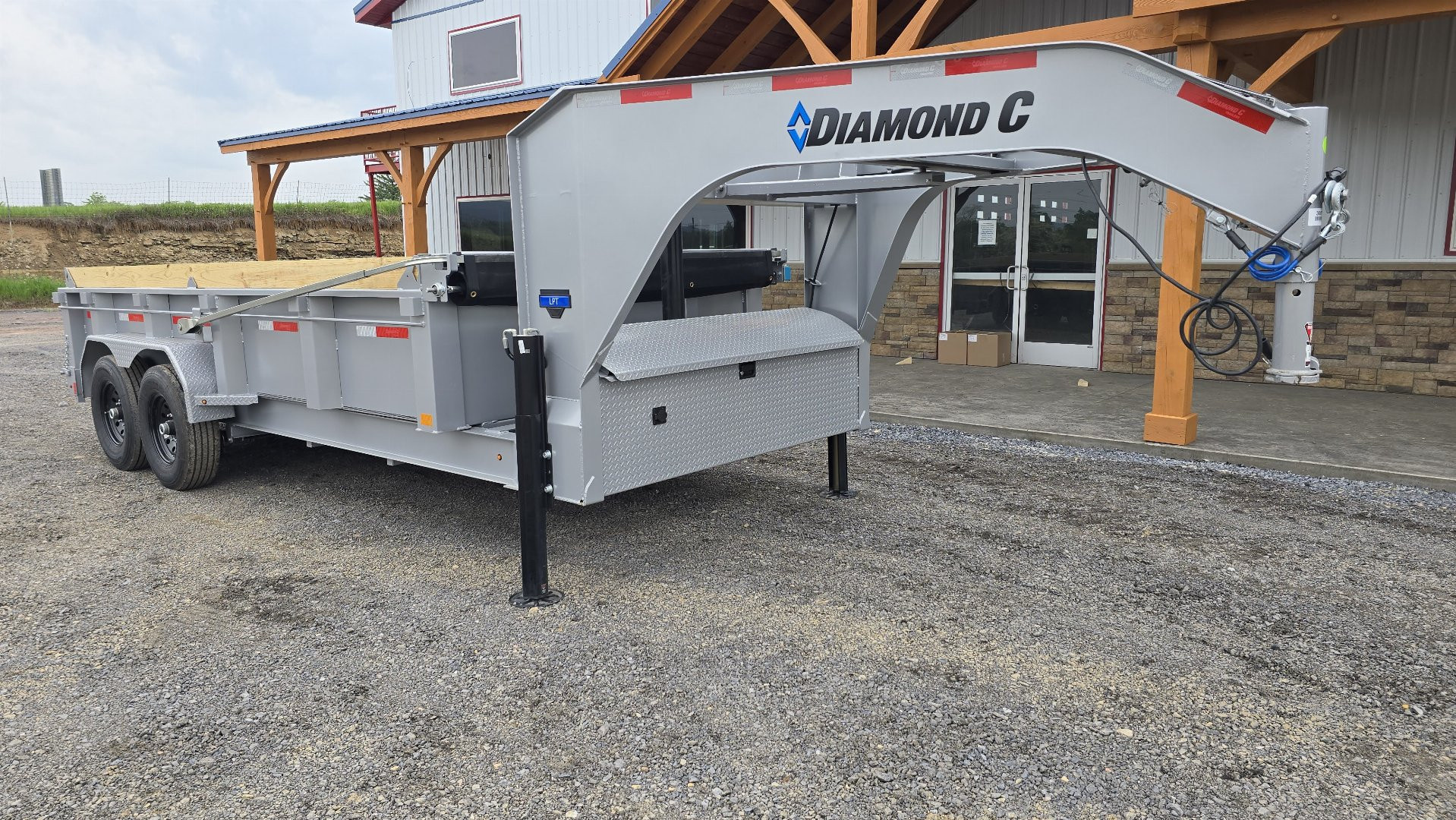 New Diamond C GN Dump Trailer / 14.9K GVWR / 82"x16'