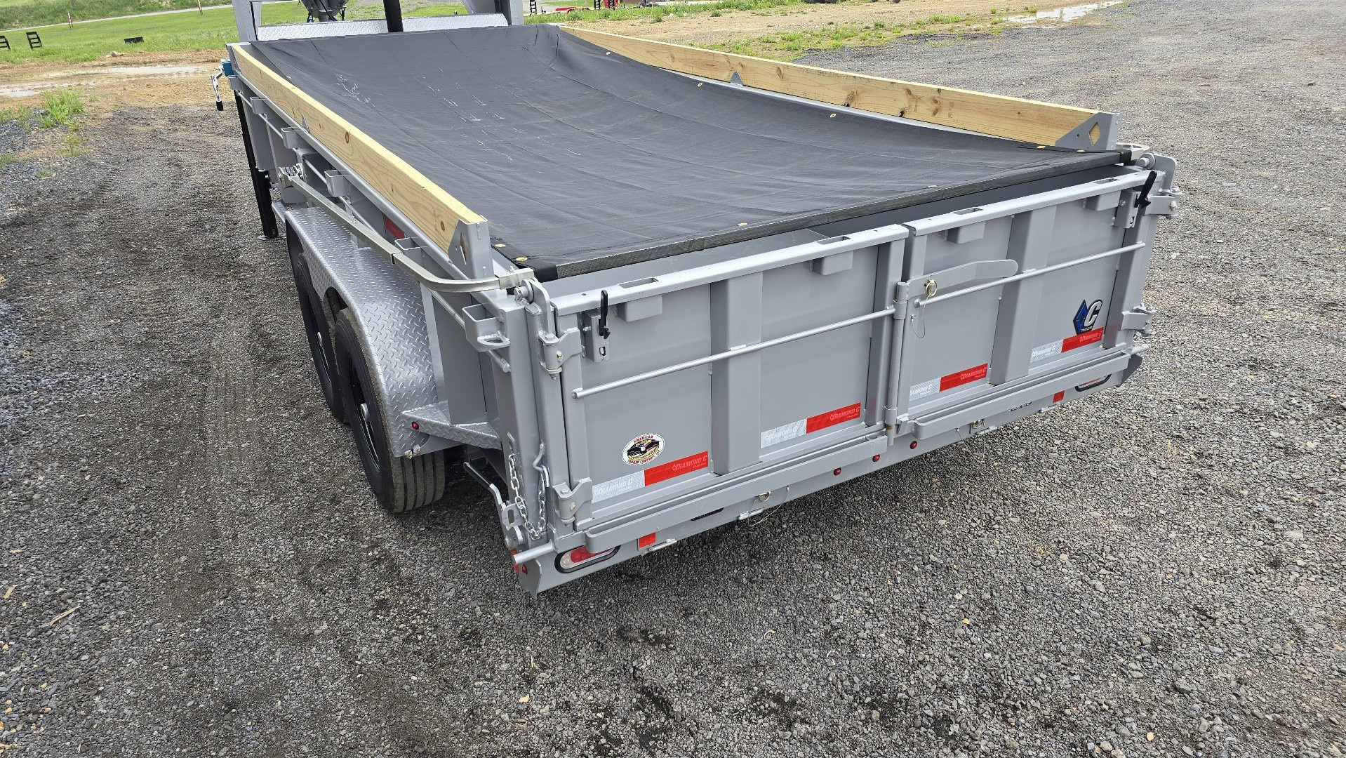 New Diamond C GN Dump Trailer / 14.9K GVWR / 82"x16'