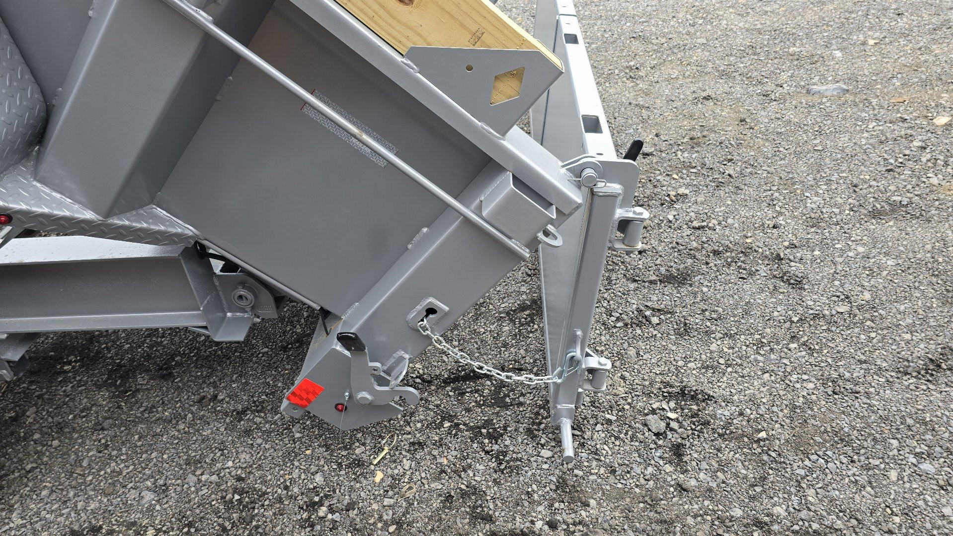New Diamond C GN Dump Trailer / 14.9K GVWR / 82"x16'