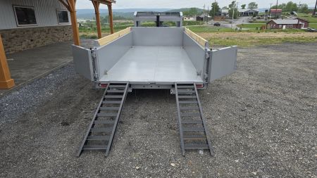 New Diamond C GN Dump Trailer / 14.9K GVWR / 82"x16'