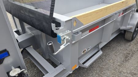 New Diamond C GN Dump Trailer / 14.9K GVWR / 82"x16'