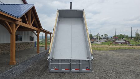 New Diamond C GN Dump Trailer / 14.9K GVWR / 82"x16'