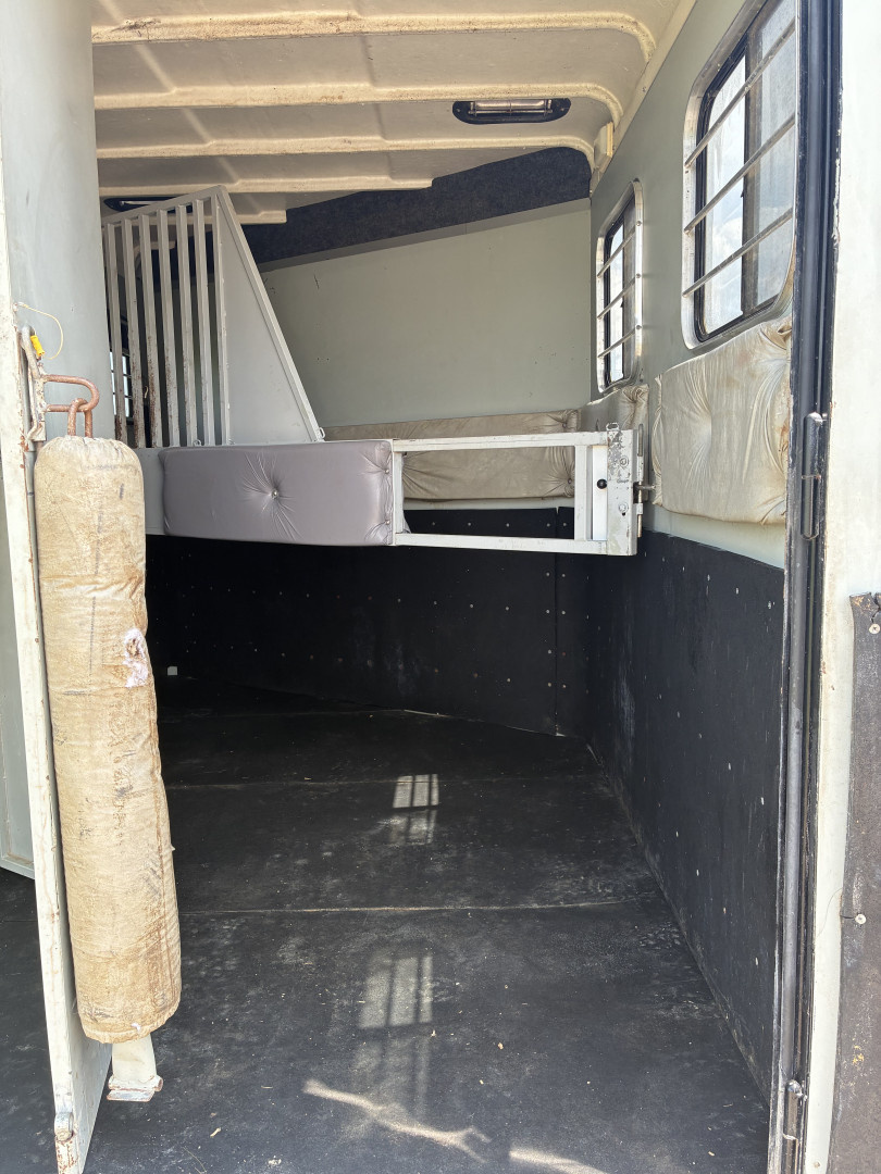Used 1998 Trail-ET 2H Slant Load BP Horse Trailer