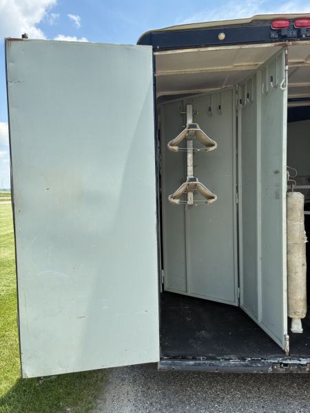 Used 1998 Trail-ET 2H Slant Load BP Horse Trailer