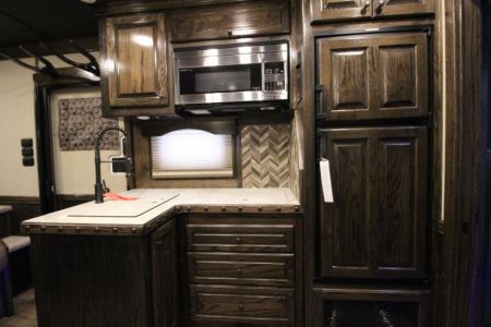 New 2025 Bloomer 4HR PC Side Ld LQ w/ Mid-Tack Horse Trailer
