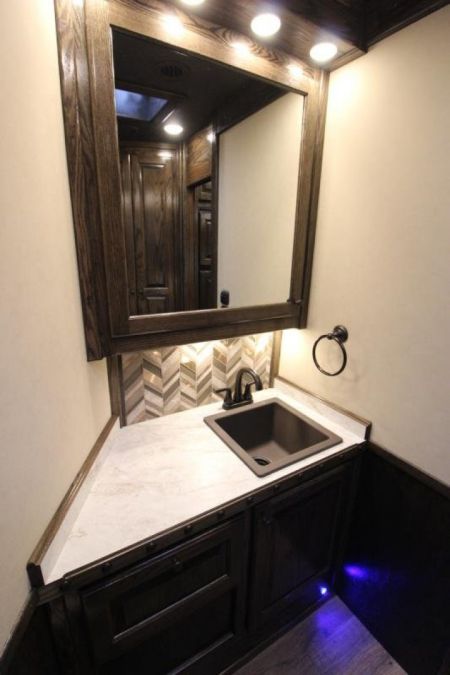 New 2025 Bloomer 4HR PC Side Ld LQ w/ Mid-Tack Horse Trailer