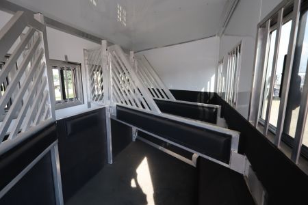 New 2025 Bloomer 4HR PC Side Ld LQ w/ Mid-Tack Horse Trailer