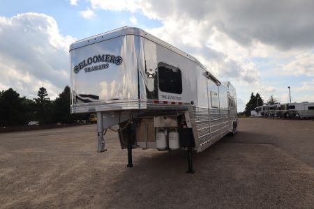 New 2025 Bloomer 4HR PC Side Ld LQ w/ Mid-Tack Horse Trailer