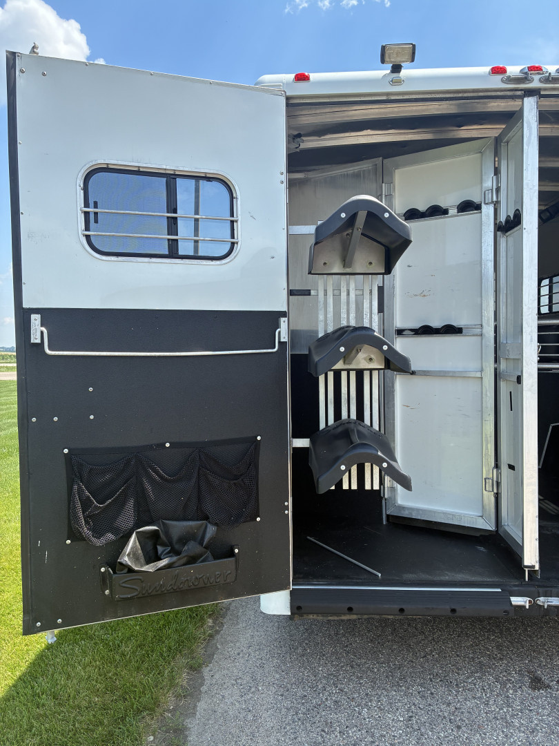 Used 2006 Sundowner Sunlite 727 3H 12'LQ Horse Trailer