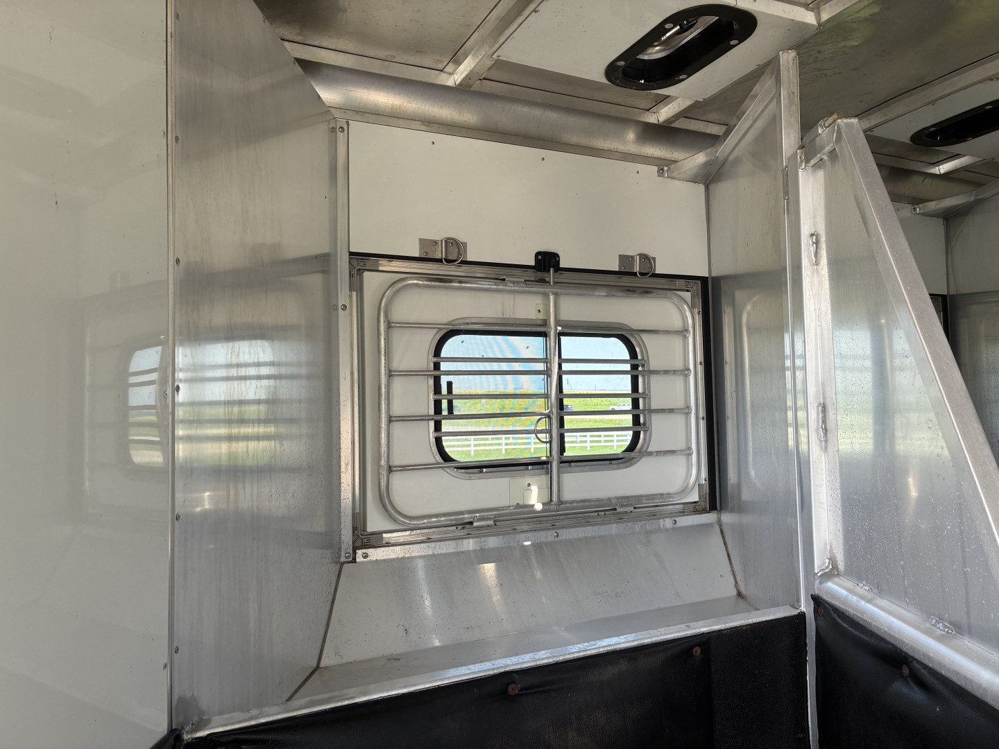 Used 2006 Sundowner Sunlite 727 3H 12'LQ Horse Trailer