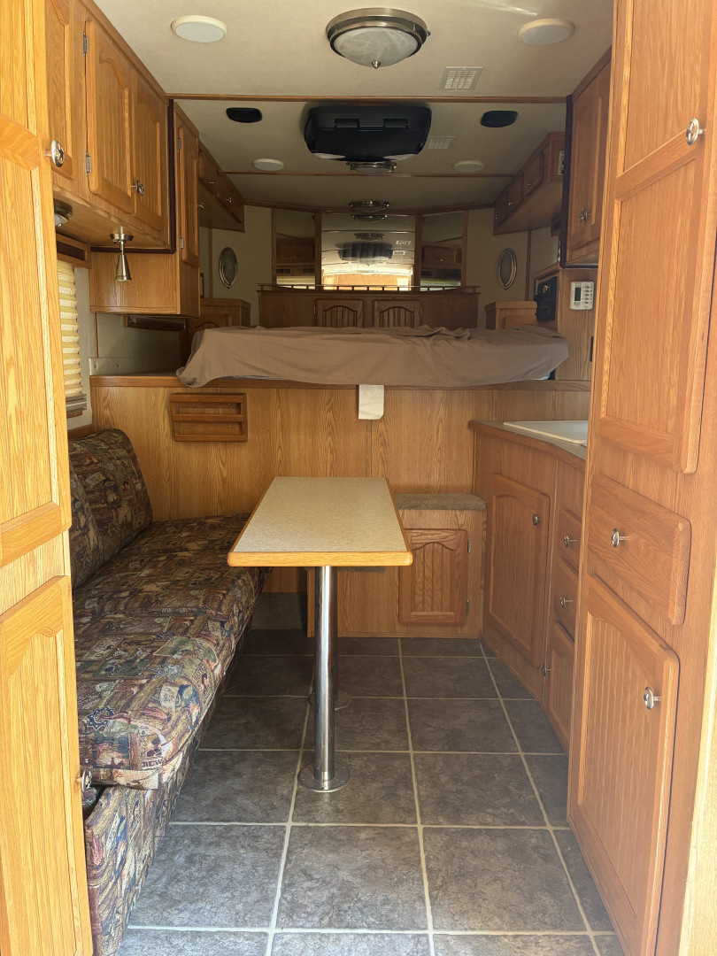 Used 2006 Sundowner Sunlite 727 3H 12'LQ Horse Trailer