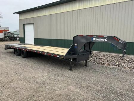 New 2025 30' Diamond C FMAX210 Gooseneck Flatbed Trailer