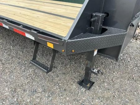 New 2025 30' Diamond C FMAX210 Gooseneck Flatbed Trailer