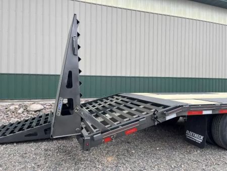 New 2025 30' Diamond C FMAX210 Gooseneck Flatbed Trailer