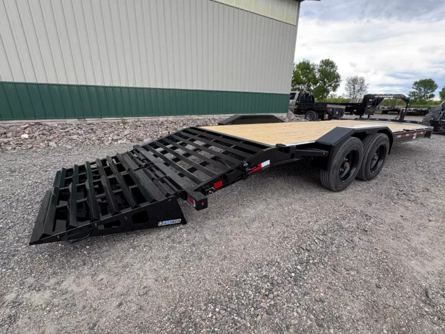 New 2025 22' - 18k Diamond C LPX 208 Equipment Trailer