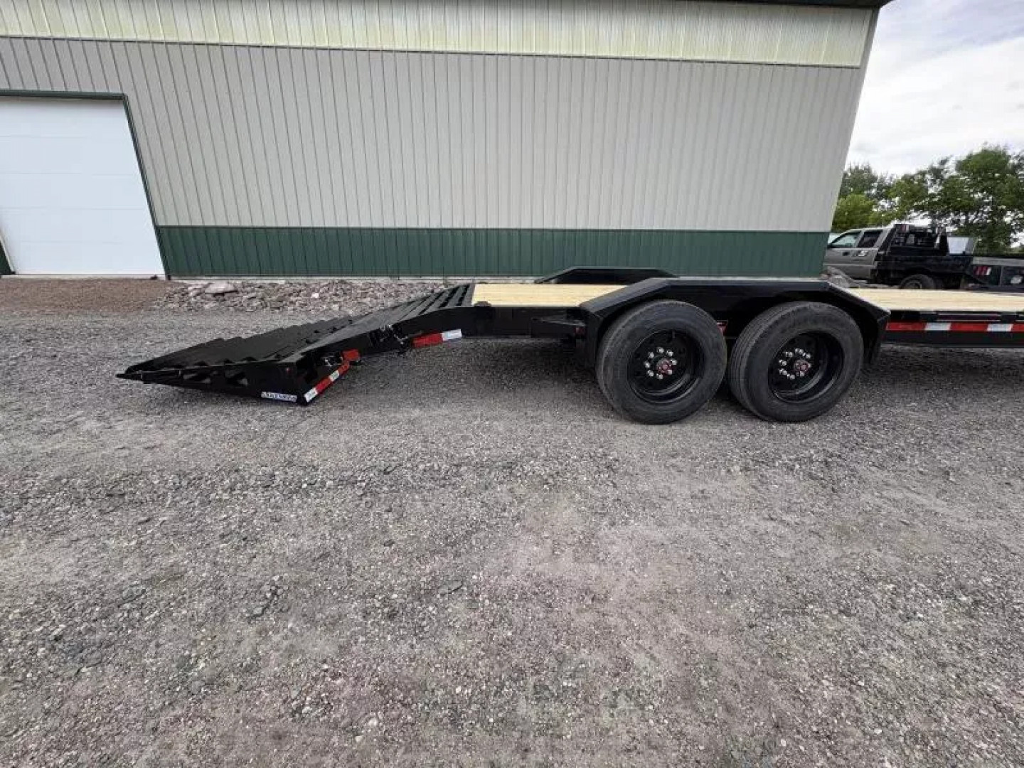 New 2025 22' - 18k Diamond C LPX 208 Equipment Trailer