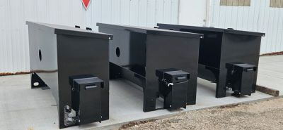New 2026 Crownline 1500# Cake Feeder/Automatic Chute Farm / Ranch