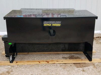 New 2026 Crownline 1500# Cake Feeder Farm / Ranch