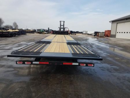 New 2025 Diamond C Trailers SDX216 43X102HDT