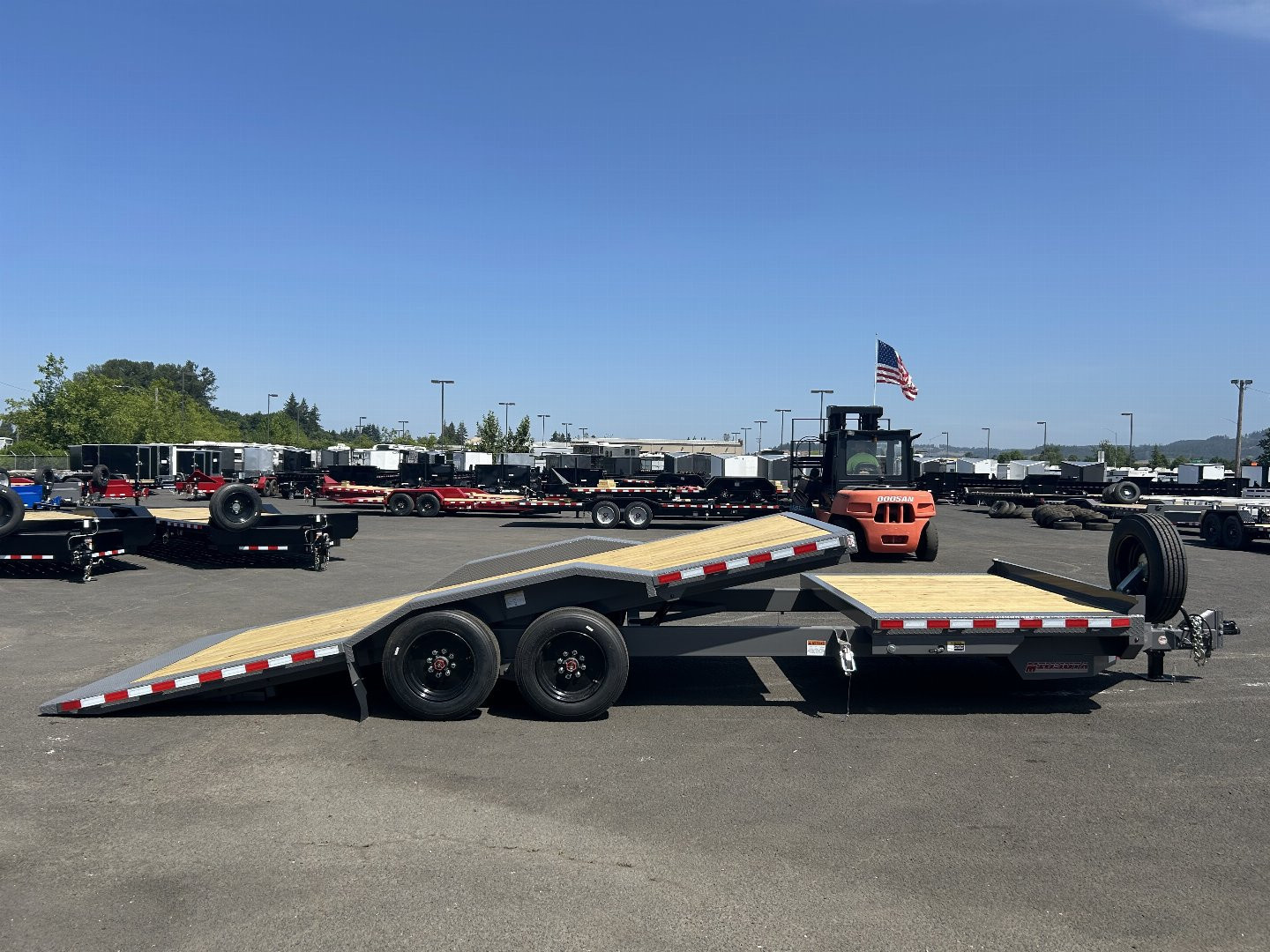 New 2025 Midsota 8.5x22 Split Tilt Equipment Trailer 17.6K GVWR