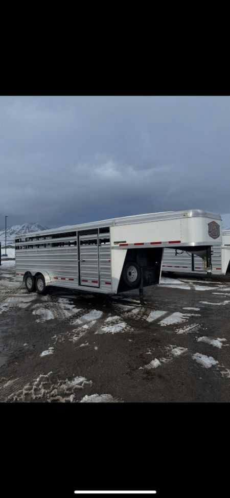 New 2025 Logan Coach 20' Cattleman