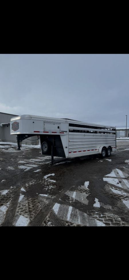 New 2025 Logan Coach 20' Cattleman